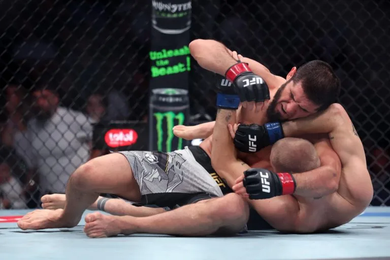 ジリアン・ロバートソンのコーチ、UFC330敗戦直後に引退宣言「もうセコンドはしない」