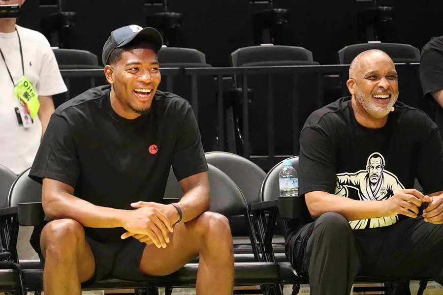 レブロンも遅刻しない！NBAコーチ・ハンディ氏が中高生に語った「凡事徹底」の真髄