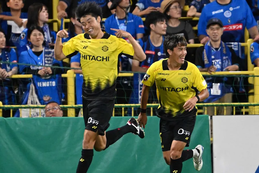 柏が開幕戦で白星！垣田先制弾＆小泉の超絶ゴラッソで水戸に2-1勝利