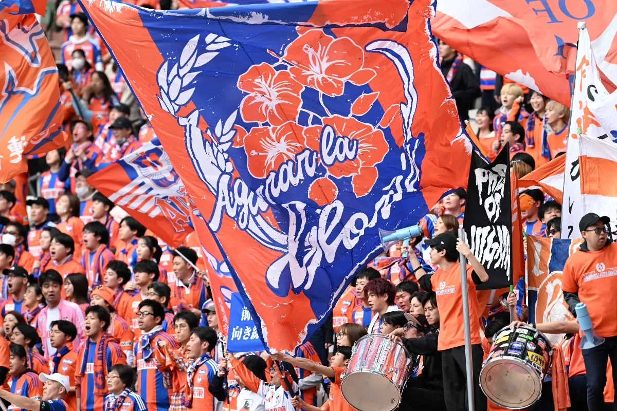 3万人がオレンジ一色！新潟ホーム開幕戦、プラネタスワンが生んだ圧巻の光景