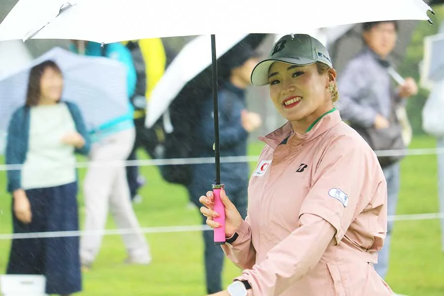 桑木志帆、全英V後初戦でヒヤヒヤの予選通過！パット不調に即LINE相談