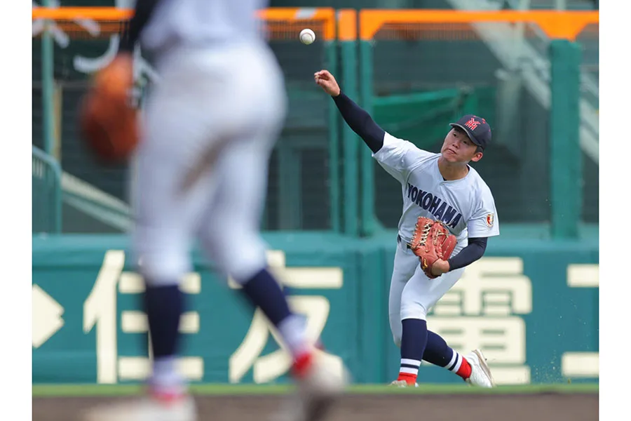 横浜・江坂佳史、甲子園で衝撃レーザービーム！プロ級の強肩にファン騒然