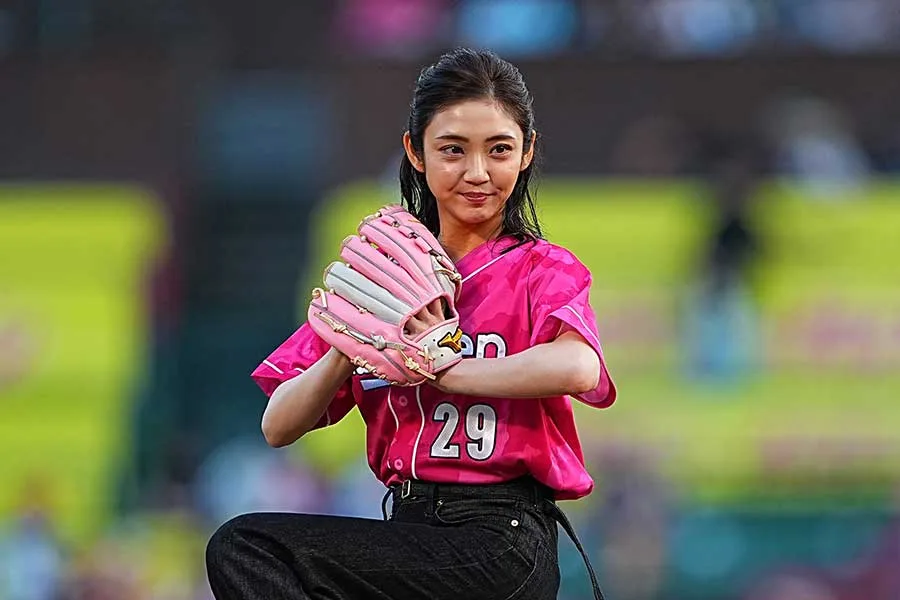 大河女優・山谷花純、始球式で明かした“高校バイト時代”の夢「まさか地元で」ファン驚愕